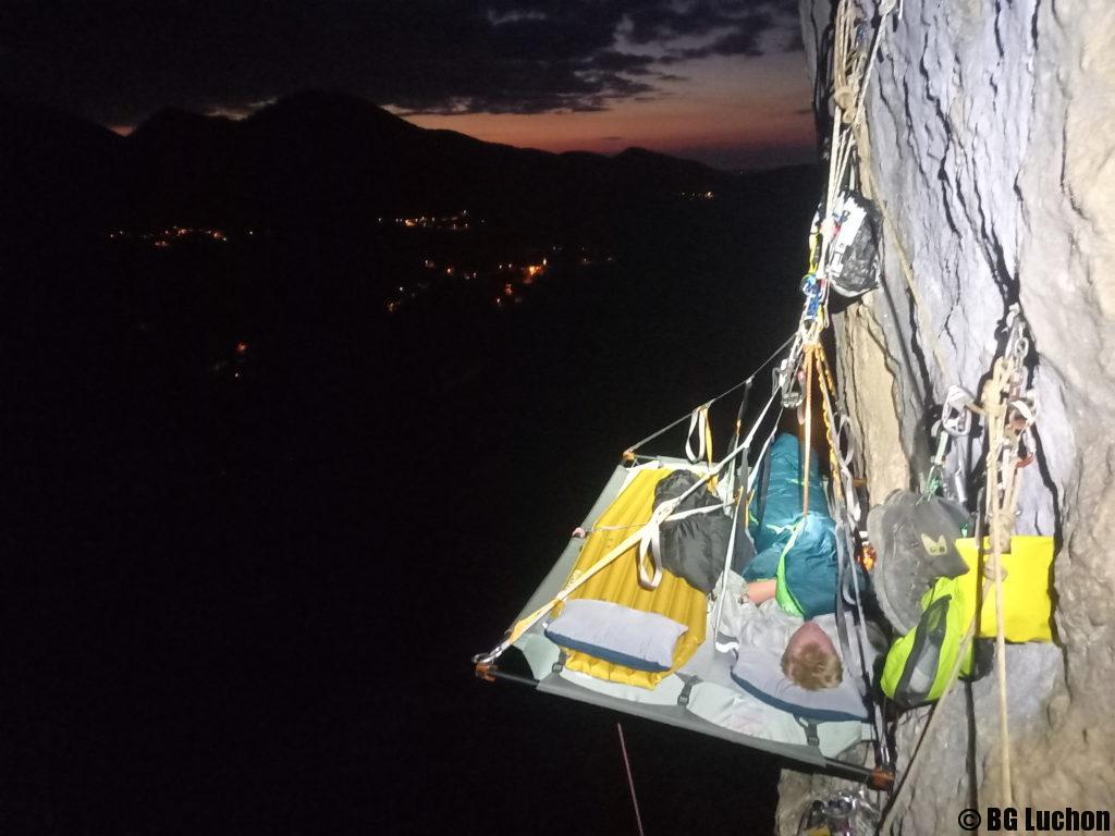 Initiation escalade et nuit suspendue